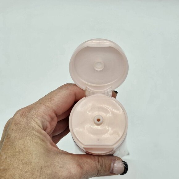 Olay Silky Berry 24 Hour Moisture Body Lotion 250 mL 8.4 FL OZ Discontinued - Picture 7 of 7